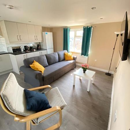 Stunning 1 Bedroom Flat In Wood Green 伦敦 外观 照片