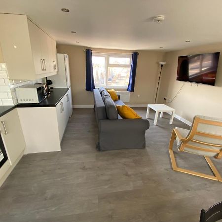 Stunning 1 Bedroom Flat In Wood Green 伦敦 外观 照片