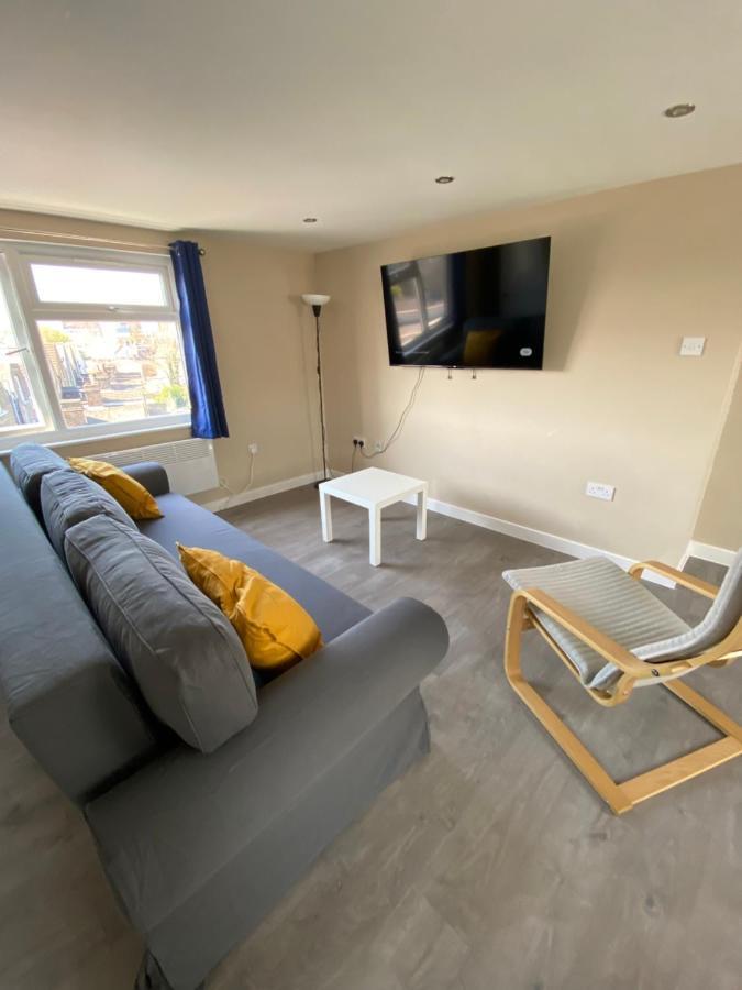 Stunning 1 Bedroom Flat In Wood Green 伦敦 外观 照片
