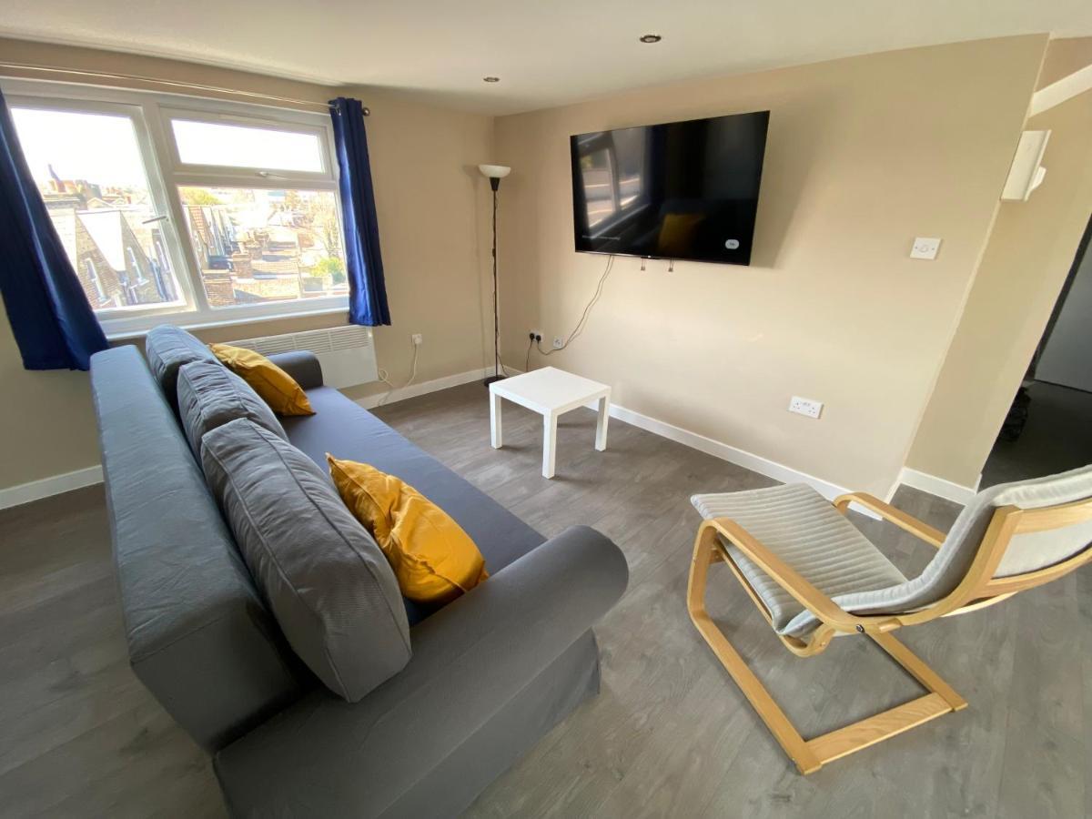 Stunning 1 Bedroom Flat In Wood Green 伦敦 外观 照片